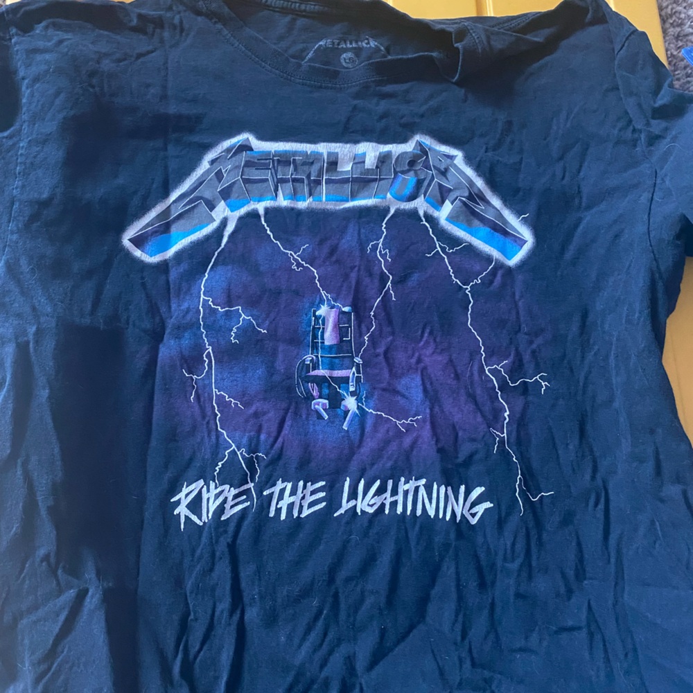 Men’s Metallica tshirt